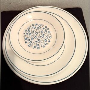 6 Corelle Corning Blue Heather (2) 6.75” plates, (4) 8.5”